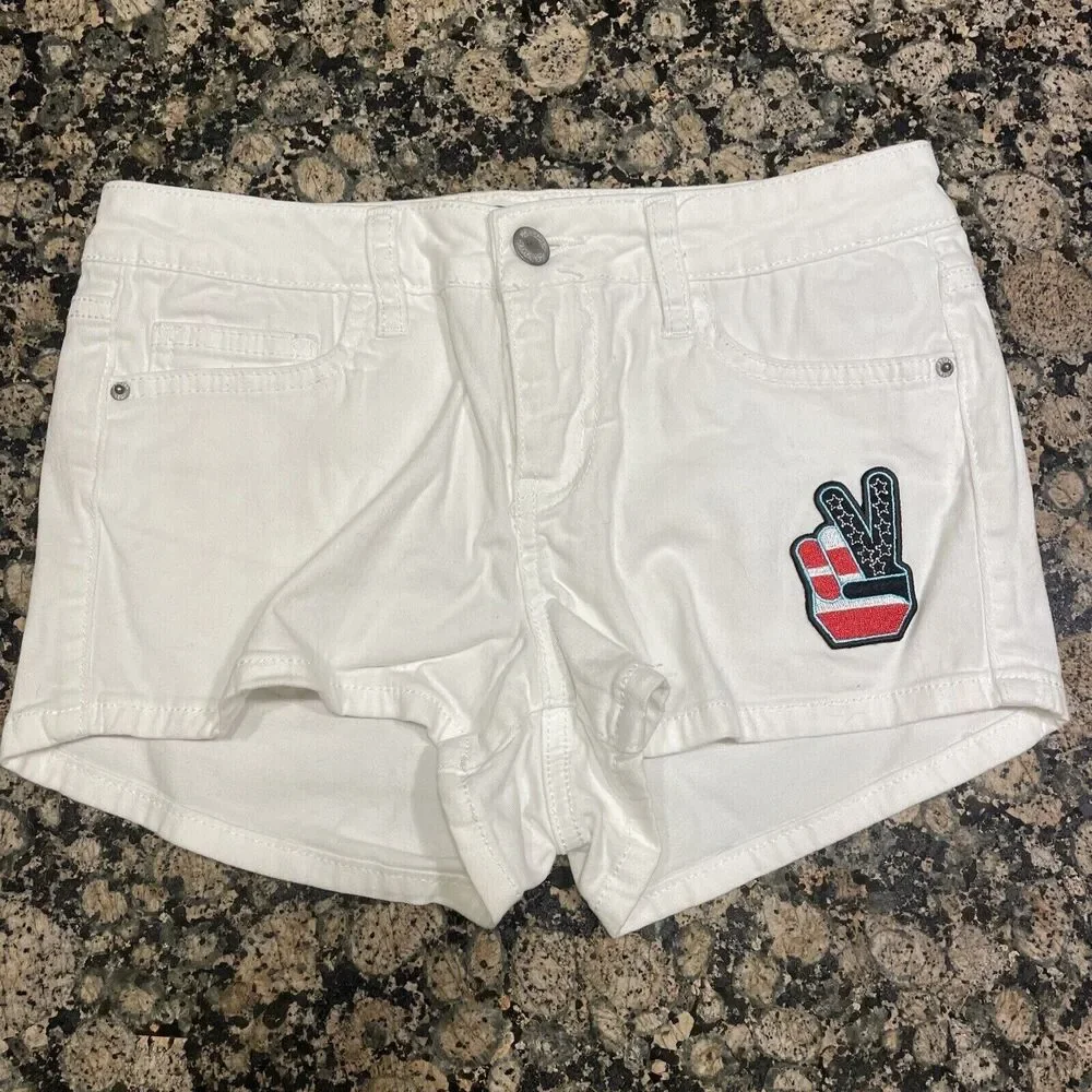 Joe Boxer Junior Women's White Denim Jean Shorts Size 1 with Peace Sign - Picture 1 of 6